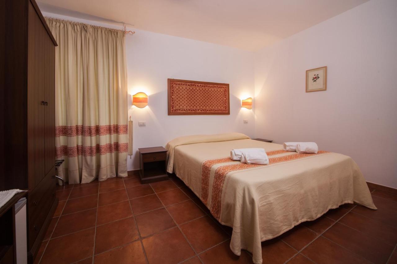 Affitta Camere Casa Delle Rose Villanova Monteleone Exterior foto