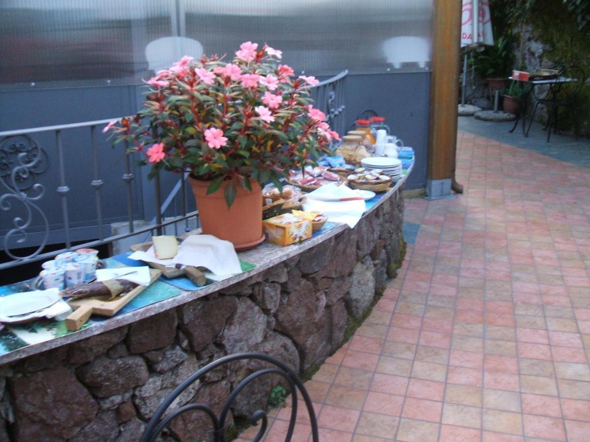 Affitta Camere Casa Delle Rose Villanova Monteleone Exterior foto