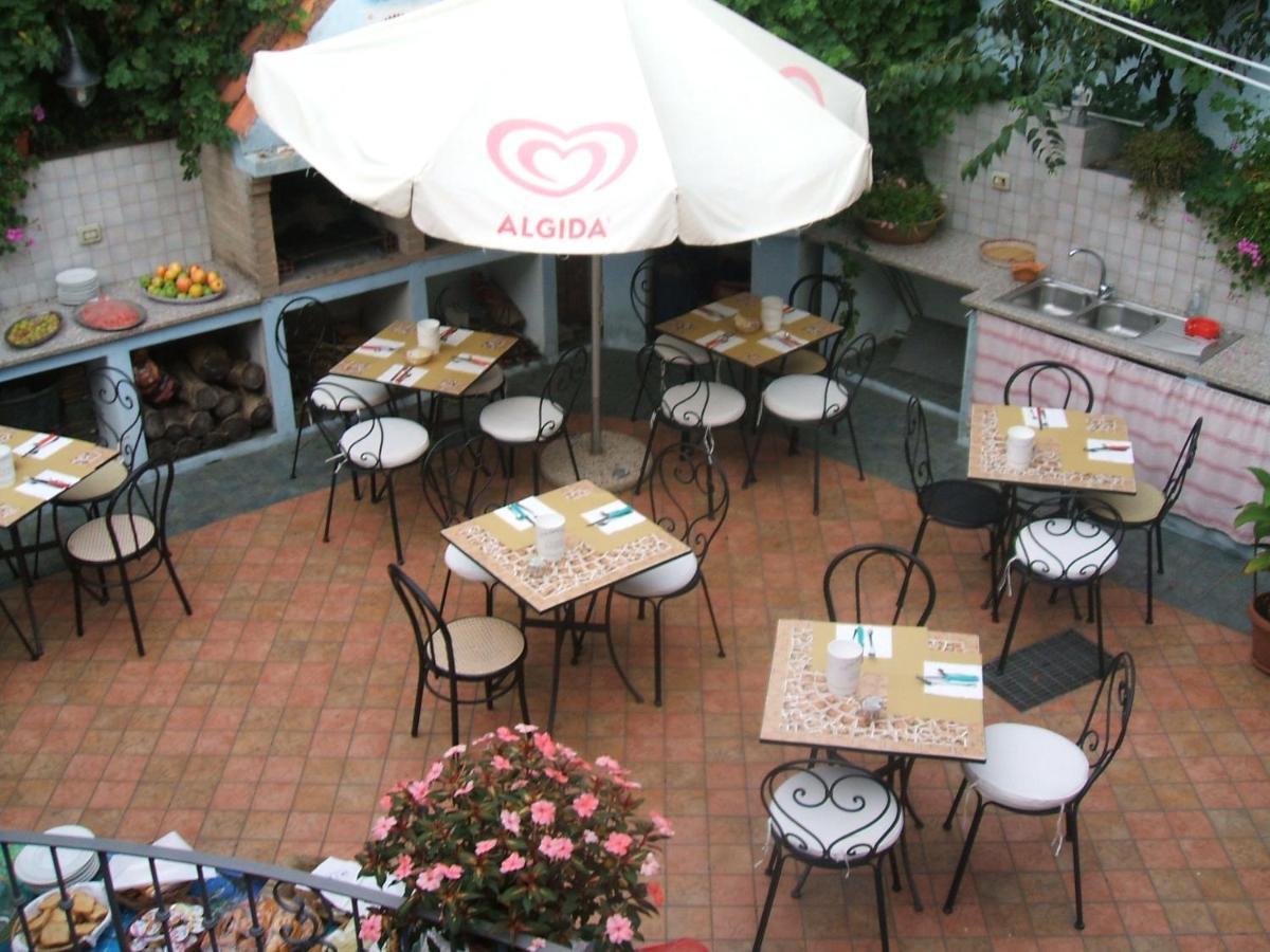 Affitta Camere Casa Delle Rose Villanova Monteleone Exterior foto